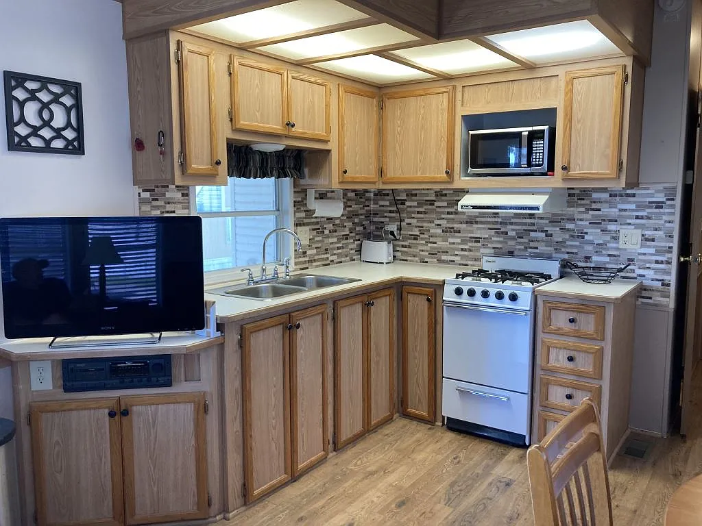 1 bed, 1.0 bath, 396 sqft, $307 — Photo 2