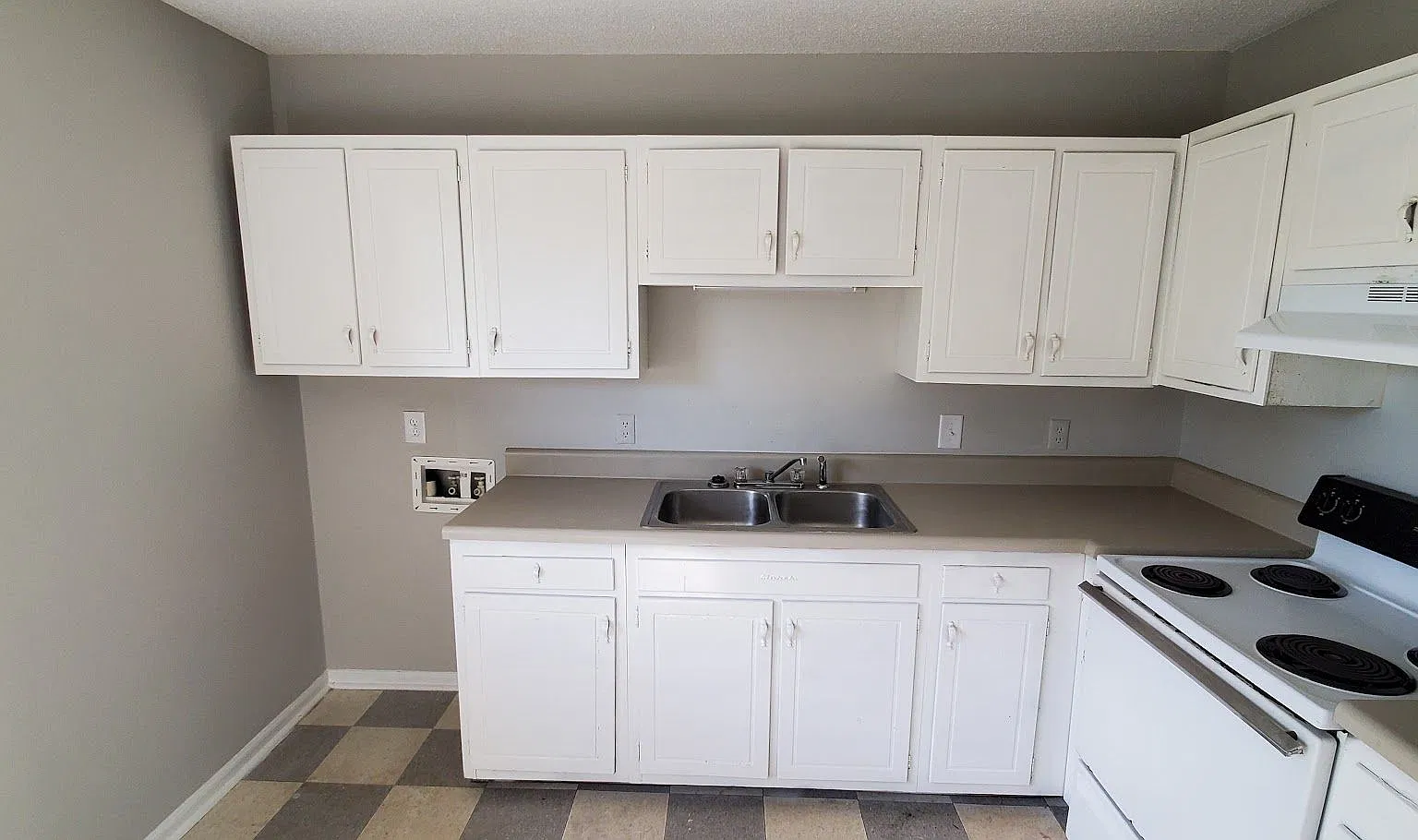 3000 Kentwood Street — Photo 2