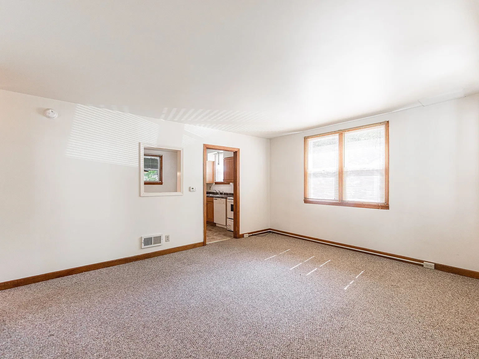2 bed, 900 sqft, $1,500 — Photo 4
