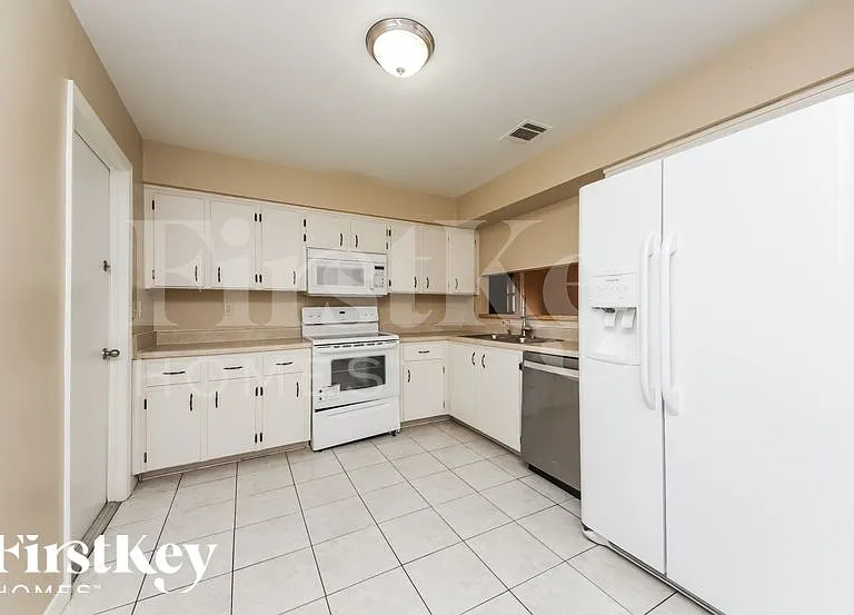 610 Fresno Ct — Photo 8
