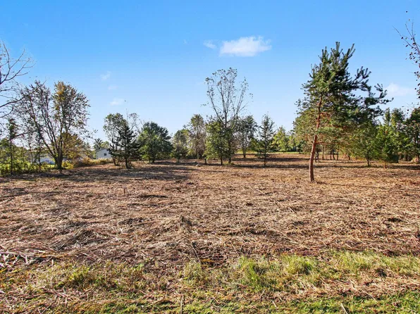 256 E Burdick Pl, Chesterton, IN 46304
