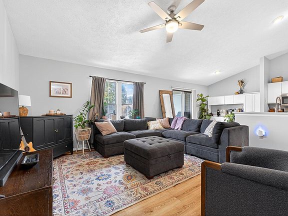 5th image of 1135 Coventry Way #B
