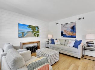 980 7th Ave S APT 204, Naples, FL 34102