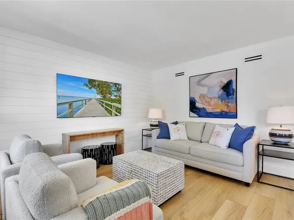 980 7th Ave S, Naples, FL