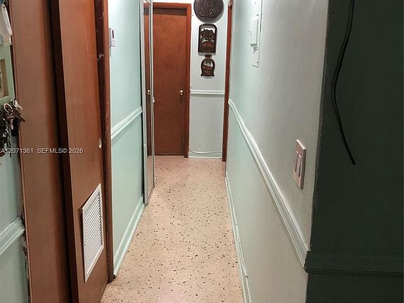 2nd image of 905 SW 9th Ave #905