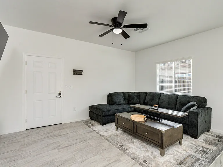 3731 N Stone Ave #2 — Photo 3