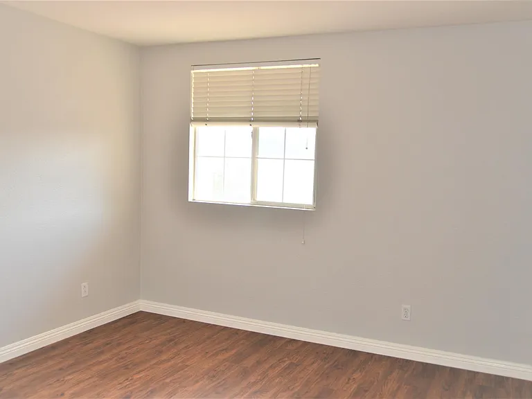 675 Sonoma St — Photo 12