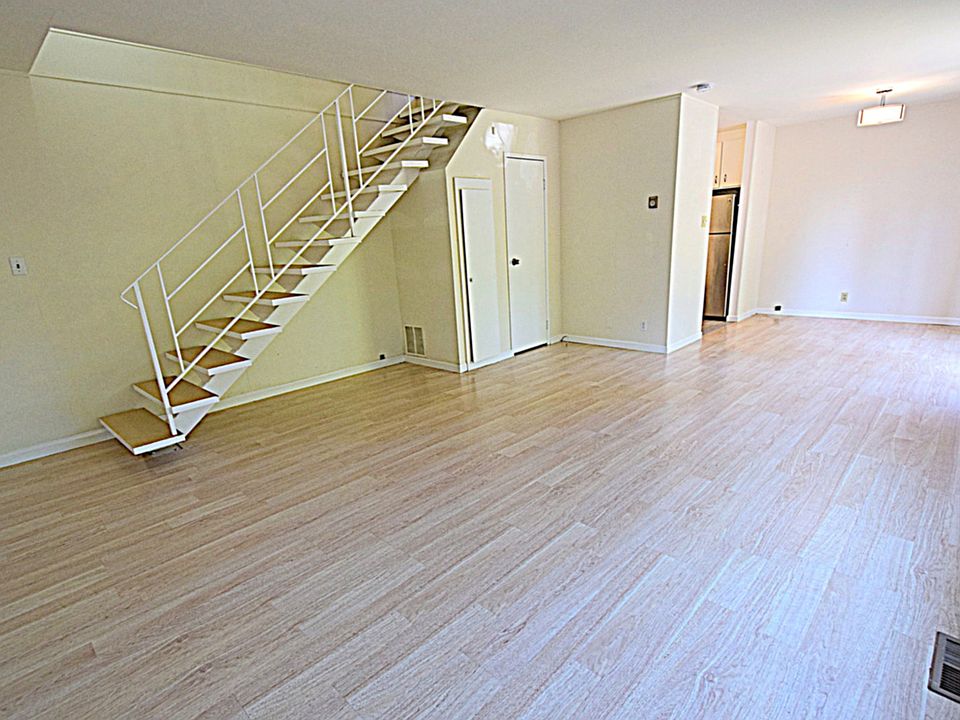 1st image of 170 Miller Ave APT 3