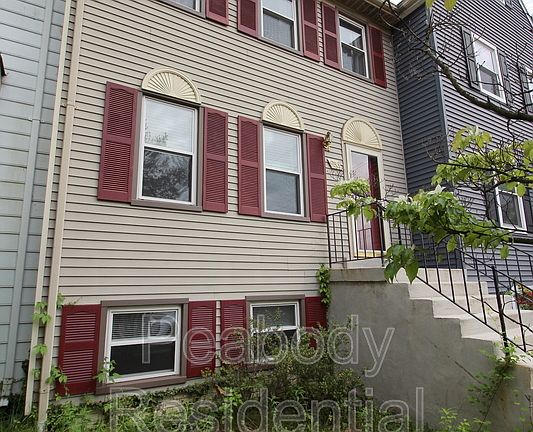 2nd image of 953 Ferndale Ave
