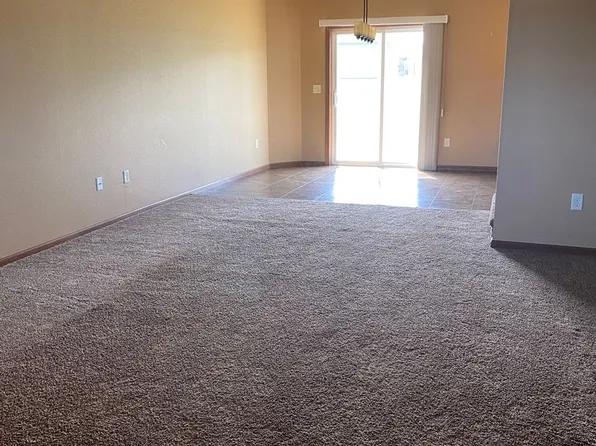 1261 15th St W, Dickinson, ND 58601