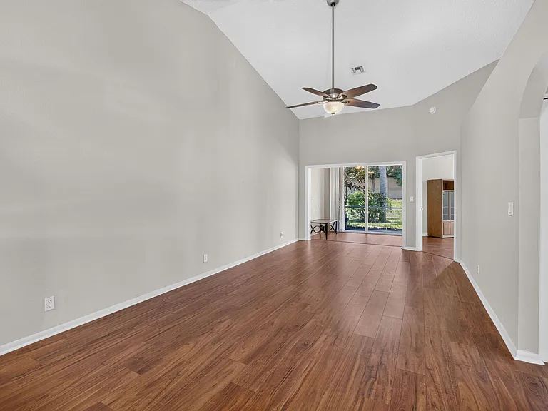 8108 Summer Shores Dr — Photo 12