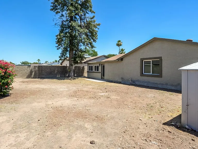 5222 W Hatcher Rd — Photo 7