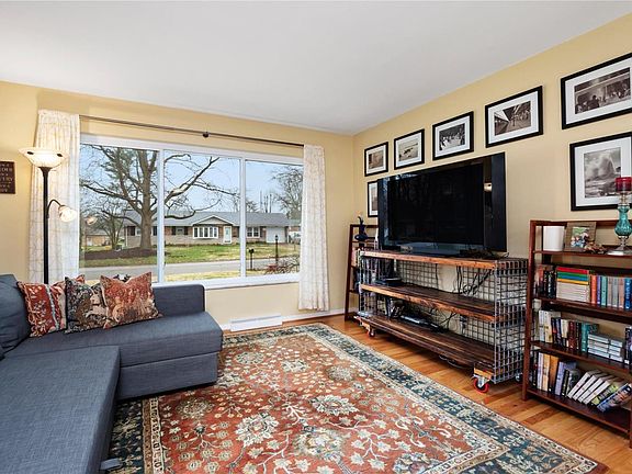 5th image of 8812 Fox Park Dr