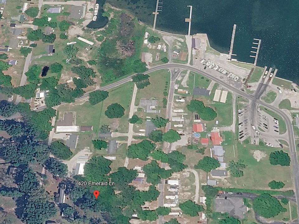 2nd image of 416 Emerald Ln