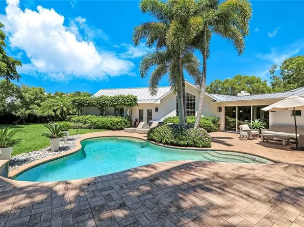 642 6th Ave N, Naples, FL 34102