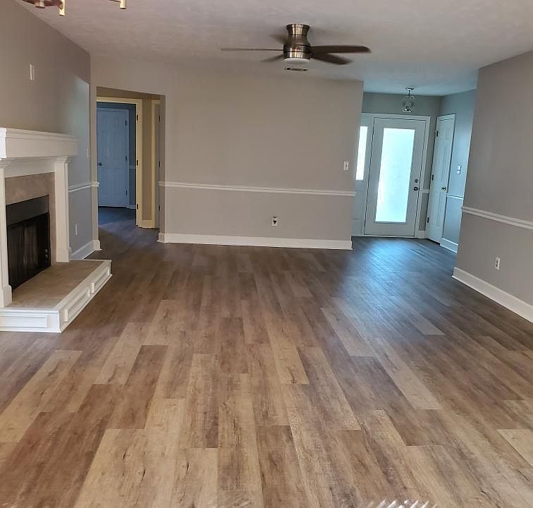 1st image of 443 Amelia Dr E