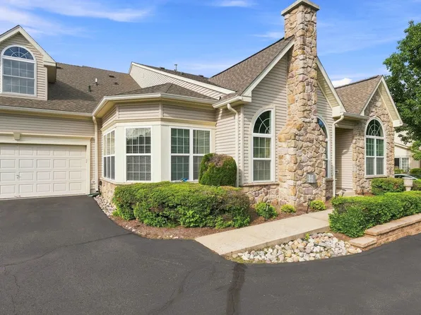 102 Villa Dr #225, Warminster, PA 18974