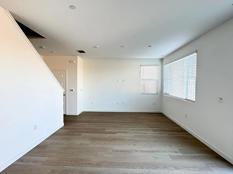 8524 Anker Way — Photo 3