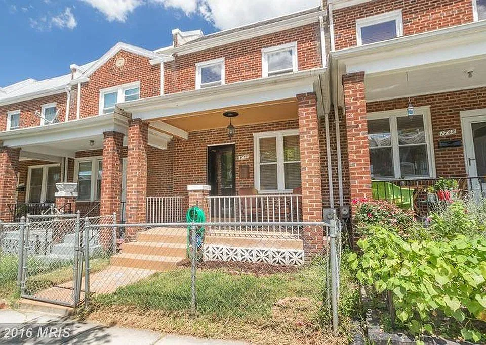 1740 Lang Pl NE