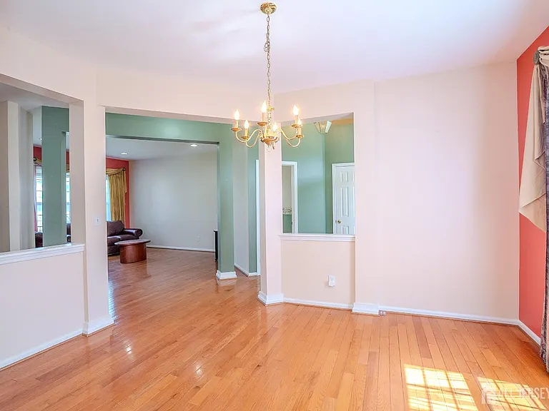 31 Hawthorn Dr — Photo 5