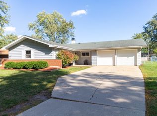 1935 Larchmont Rd, Hoffman Estates, IL 60169