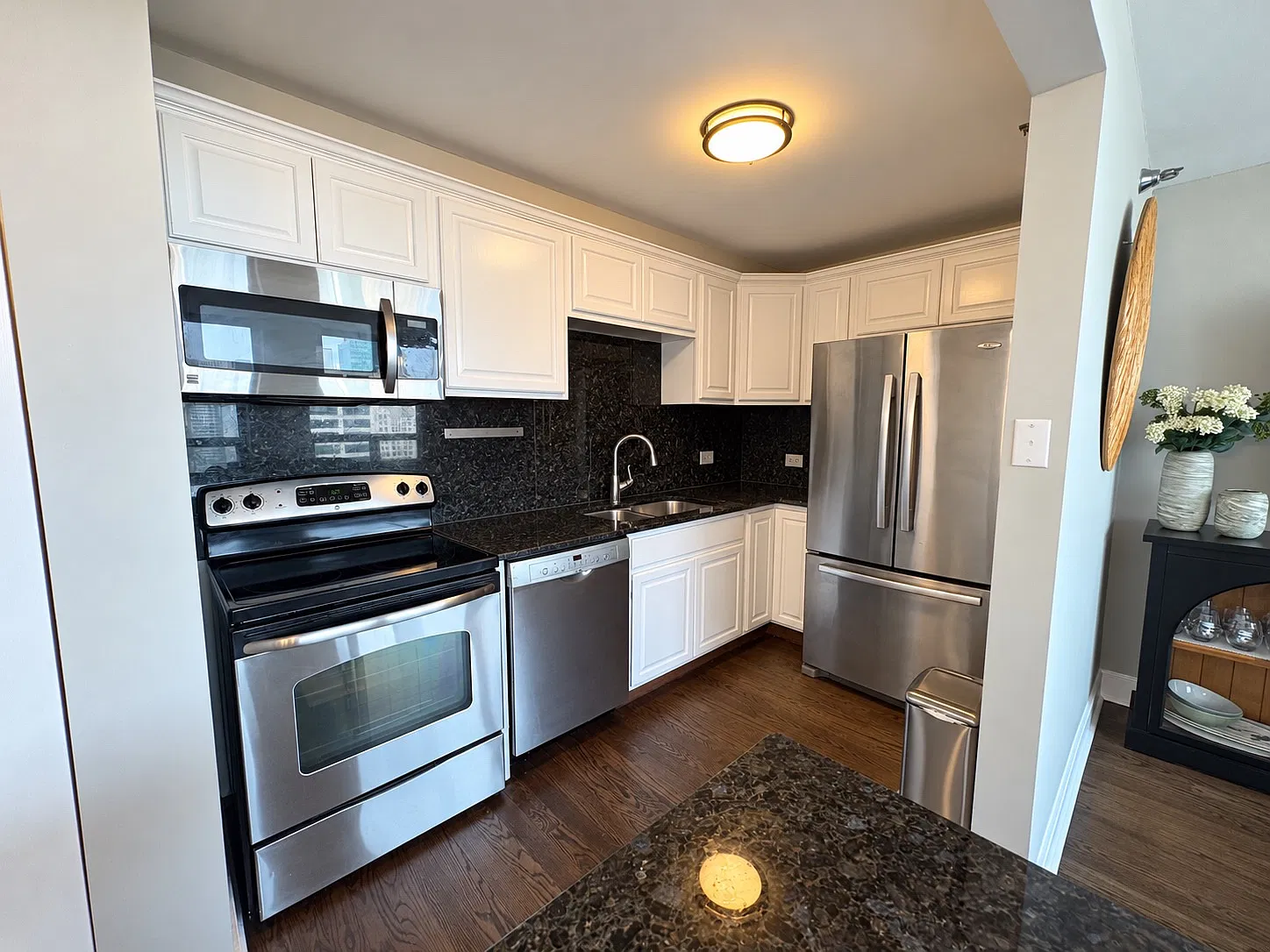 1 bed, 829 sqft, $3,500 — Photo 2