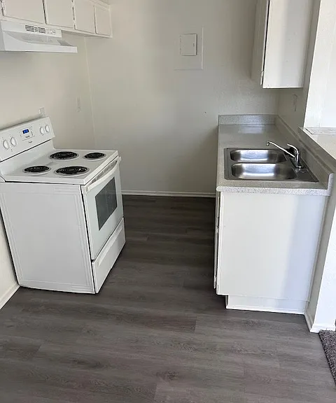 Parkside Apartments — Photo 9