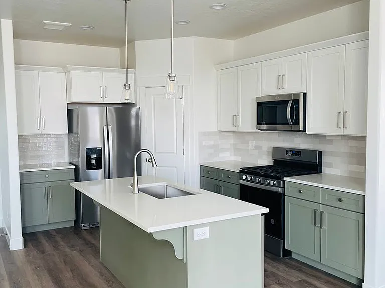 13728 S Devers Dr — Photo 10