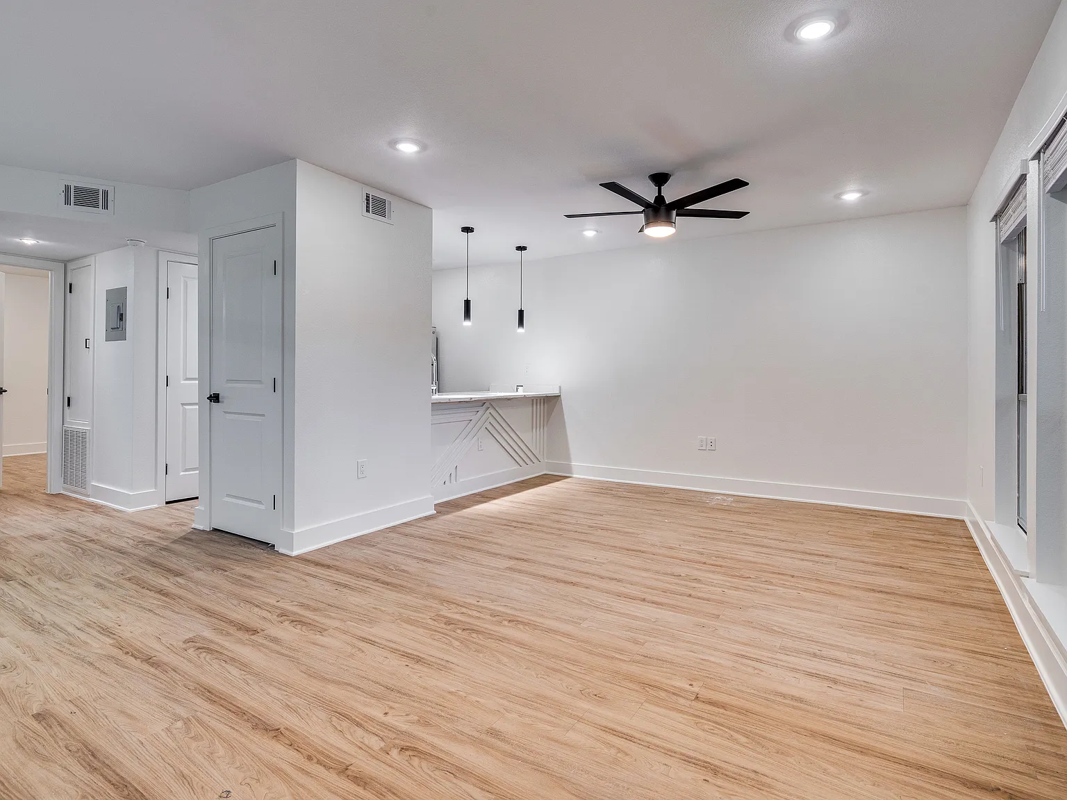 704 W 21st St Apt 308 — Photo 3