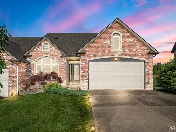 141 Canyon Creek Cir, Moscow Mills, MO 63362
