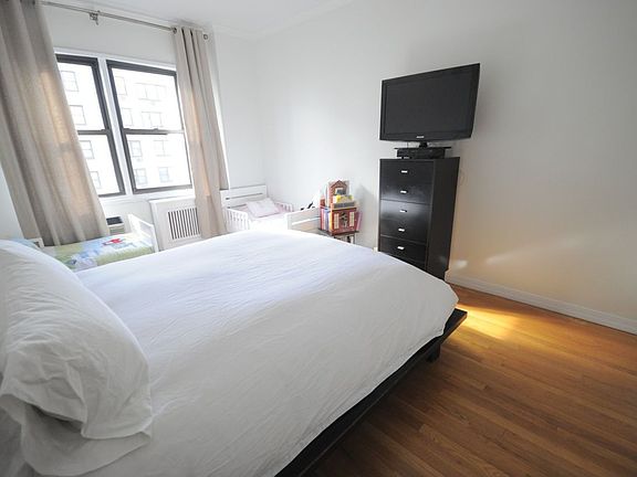 4th image of 333 E 34th St APT 15F