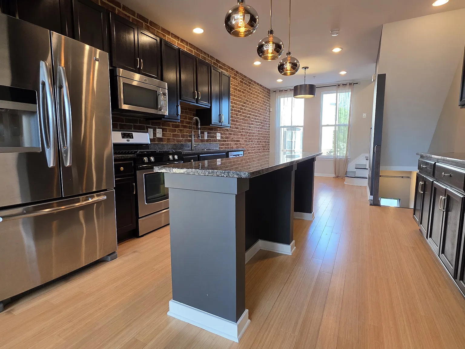 3 bed, 2.5 bath, 1806 sqft, $2,800 — Photo 4