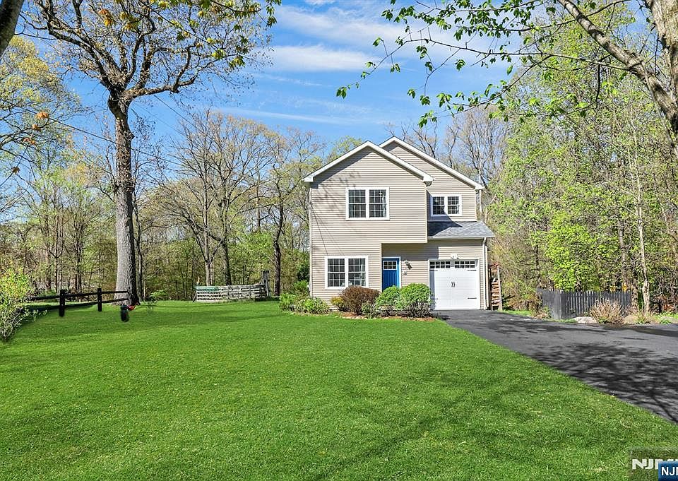 1st image of 317 Stag Hill Rd