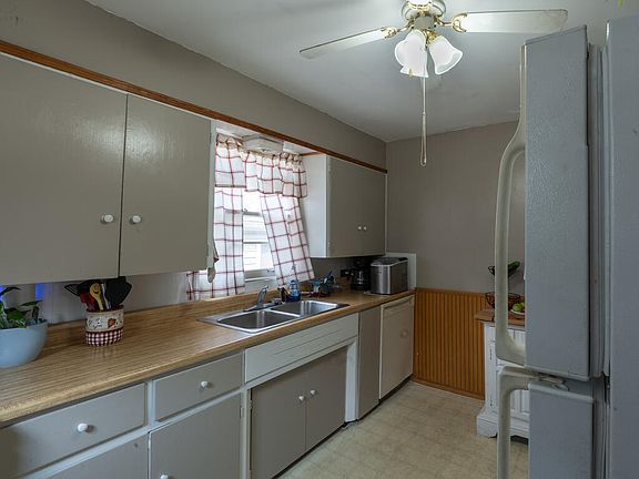 4th image of 613 Beechwood St