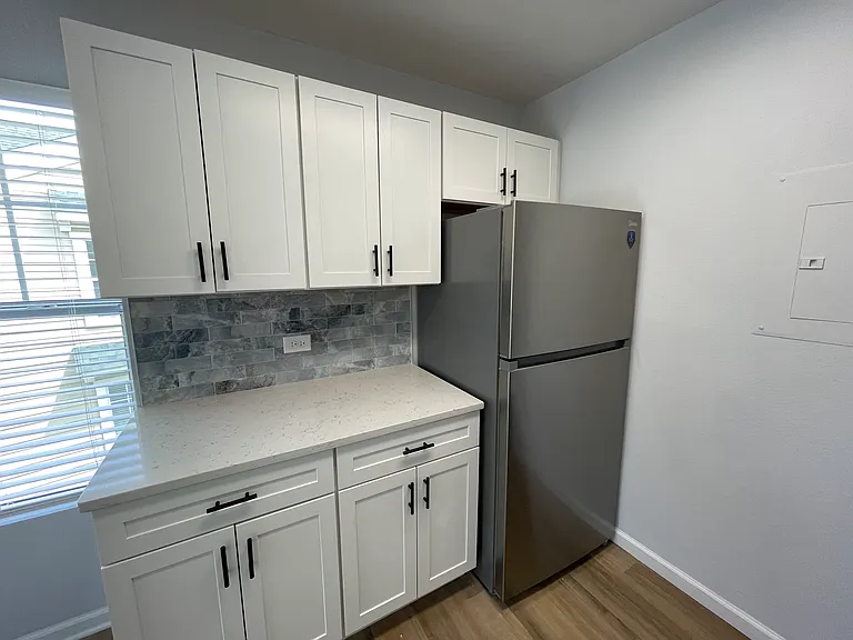 8B Old South Ct — Photo 2