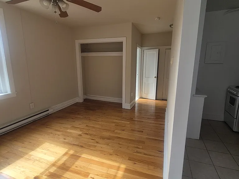 Kings Manor Apartments — Photo 12