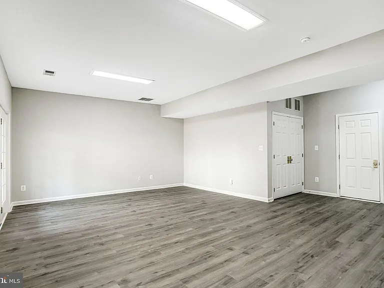 22616 Welborne Manor Sq — Photo 37