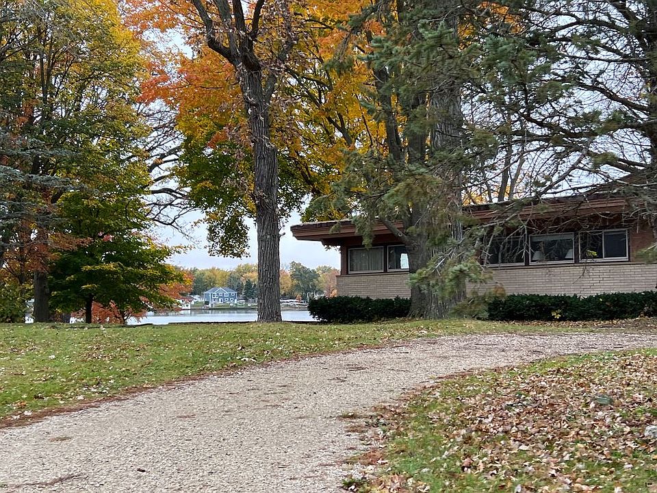 3145 E Lake Shore Dr, Wonder Lake, IL 60097 Zillow