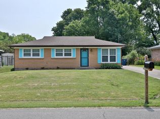 8017 Woodbury Dr, Louisville, KY 40219