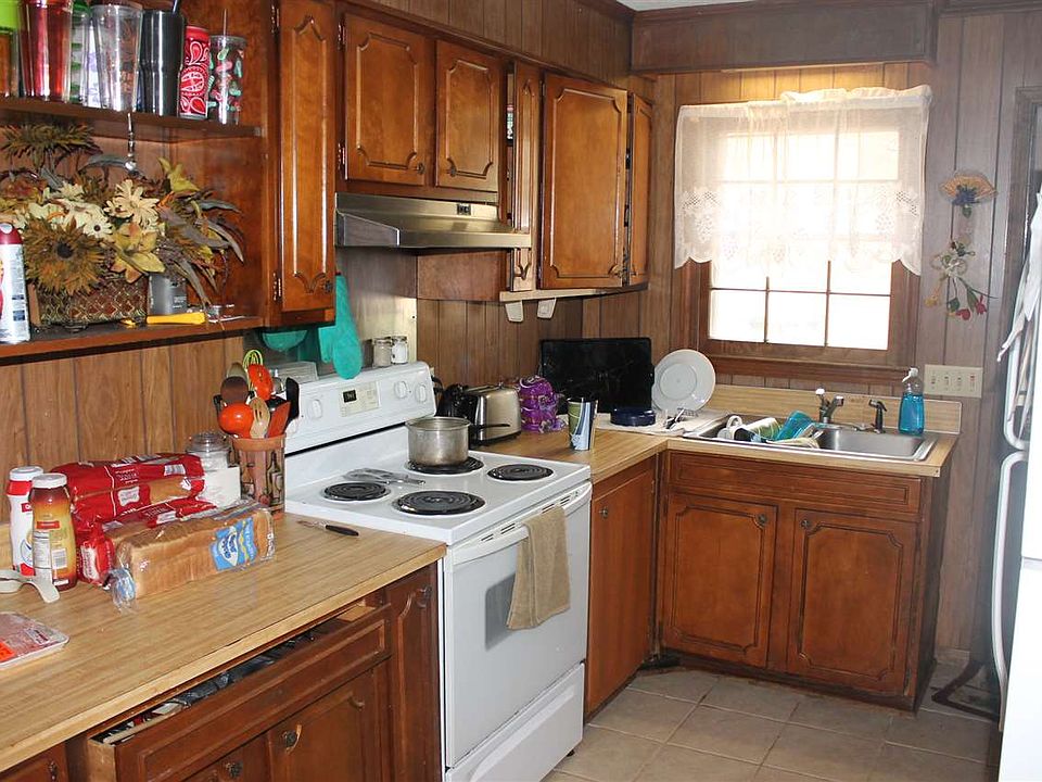 2nd image of 13 Edgewood Dr