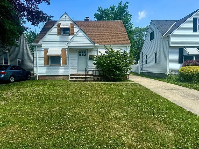 18713 Waterbury Ave — Photo 24