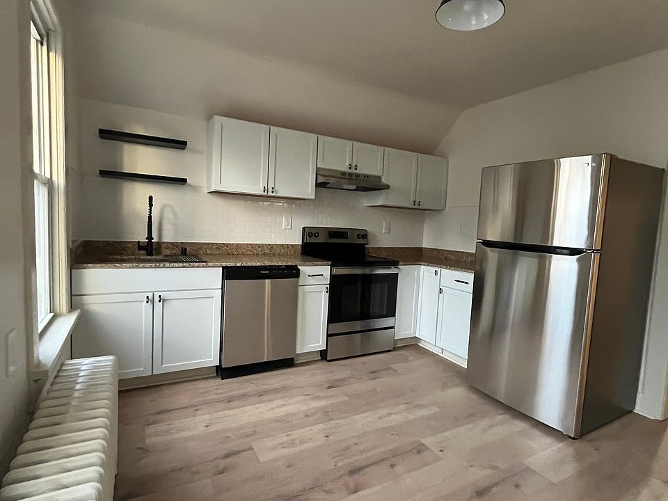 UPPER UNIT Kitchen **This listing is for the LOWER UNIT. Units are nearly identical. Lower Unit Photos coming soon.**