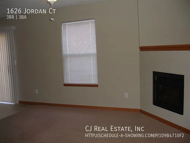 1626 NW Jordan Ct — Photo 2