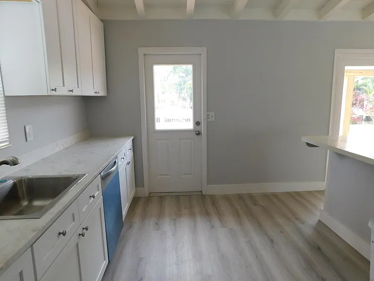 1721 SW 5th St — Photo 13