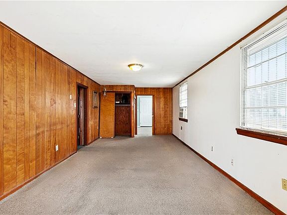 3rd image of 930 Thayer St