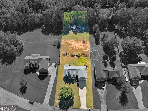 3rd image of 221 Tussahaw Ln