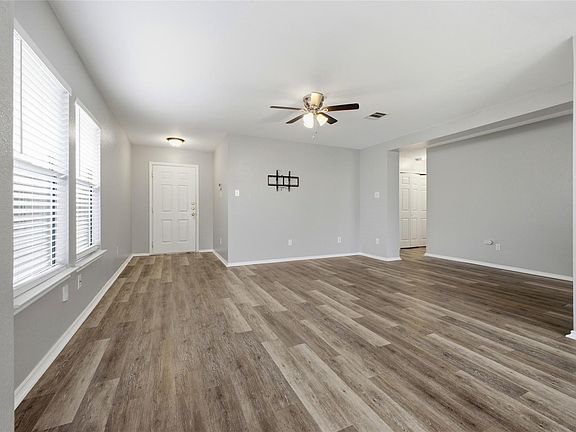 3rd image of 2206 Bluebonnet Dr