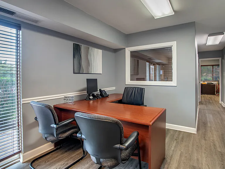 The Manor/The Manor East Apartments — Photo 16