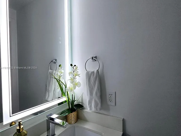 460 NE 28th St #602 — Photo 20