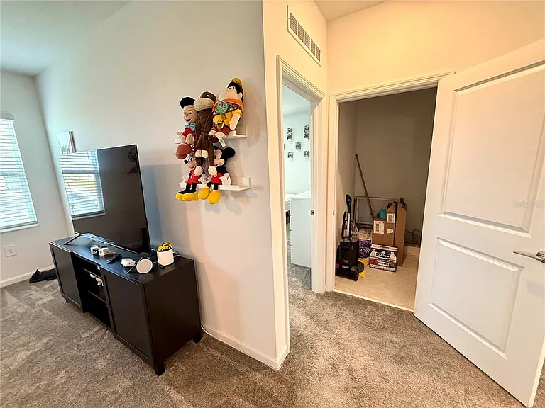2970 Armstrong Ave — Photo 44